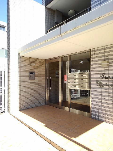 横浜市泉区中田東３丁目の賃貸マンションのエントランス