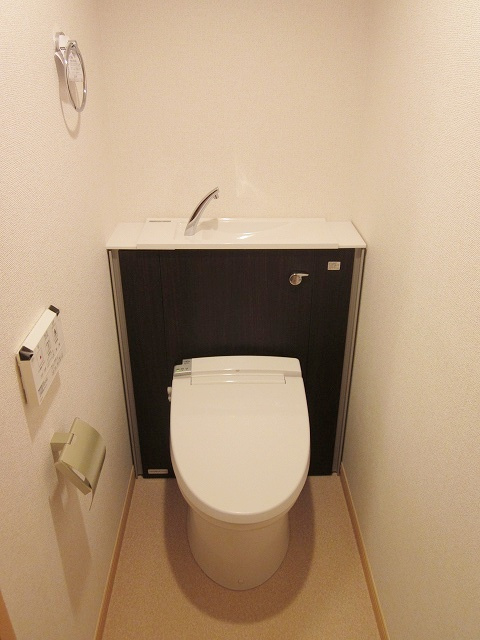 横浜市泉区中田東３丁目の賃貸マンションのトイレ