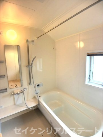 光が丘２丁目　中古戸建の浴室|ゆったり過ごせるお風呂です