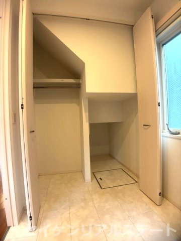 光が丘２丁目　中古戸建の収納|階段下収納も豊富です