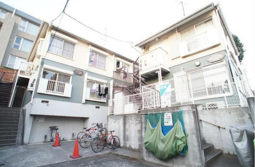 クレール三宿Ａ棟のエントランス
