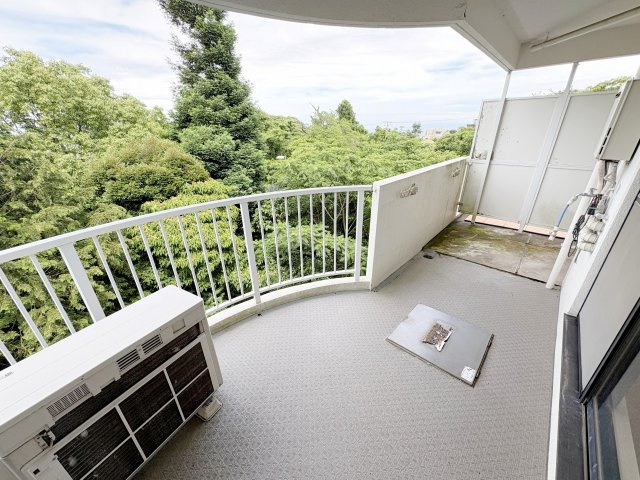 中古マンション　ロイヤルヴュー川奈のバルコニー