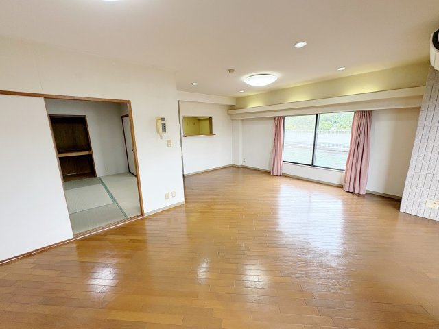 中古マンション　ロイヤルヴュー川奈の居間・リビング