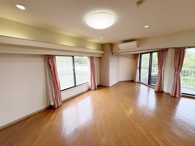 中古マンション　ロイヤルヴュー川奈の居間・リビング