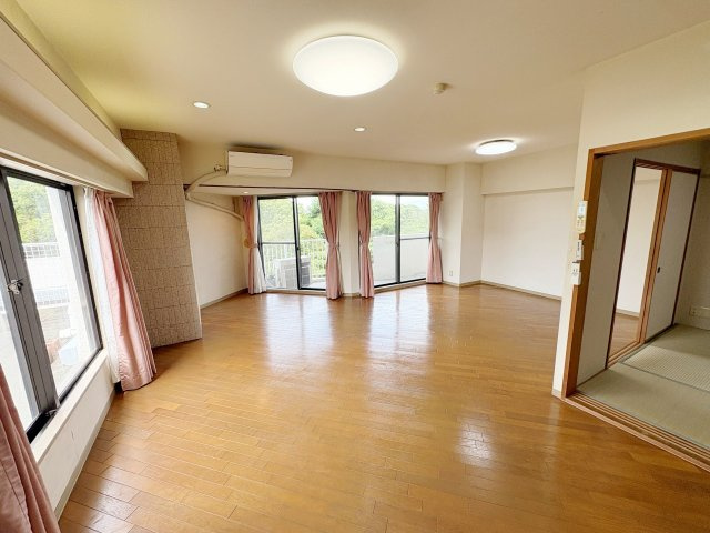 中古マンション　ロイヤルヴュー川奈の居間・リビング