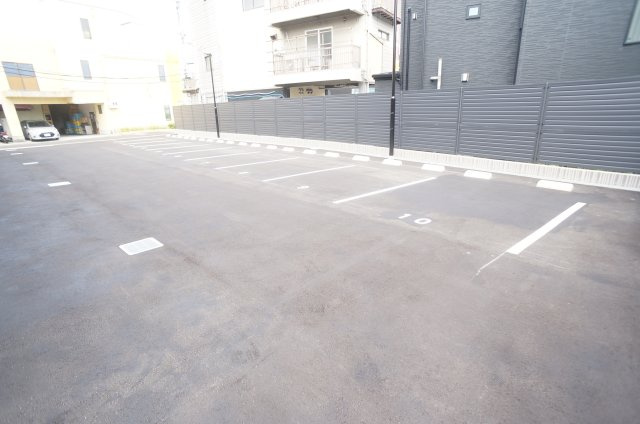 S_MAISON（エスメゾン）の駐車場