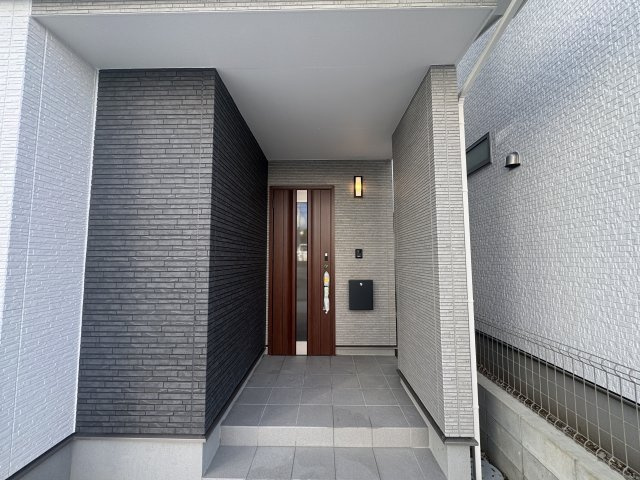 宜野湾市大謝名1丁目（全2棟）ラストA号棟の玄関|※同仕様写真です