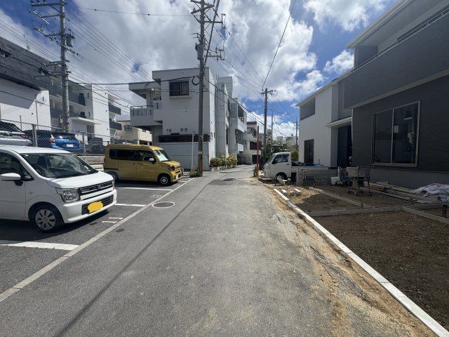 宜野湾市大謝名1丁目（全2棟）ラストA号棟の前面道路含む現地写真|※南東側4m～4.4m♪