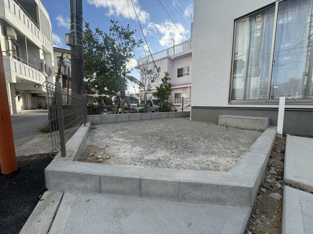 宜野湾市大謝名1丁目（全2棟）ラストA号棟の前面道路含む現地写真|※南東側4m～4.4m♪