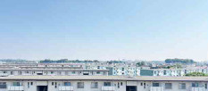 ヴィルヌーブ大宮の展望|8階建ての7階部分になります。バルコニーから見える眺望は気持ちよく朝を迎えることができますね！天気の良い日のお洗濯がはかどり、バルコニーの活用のイメージが膨らみますね◎