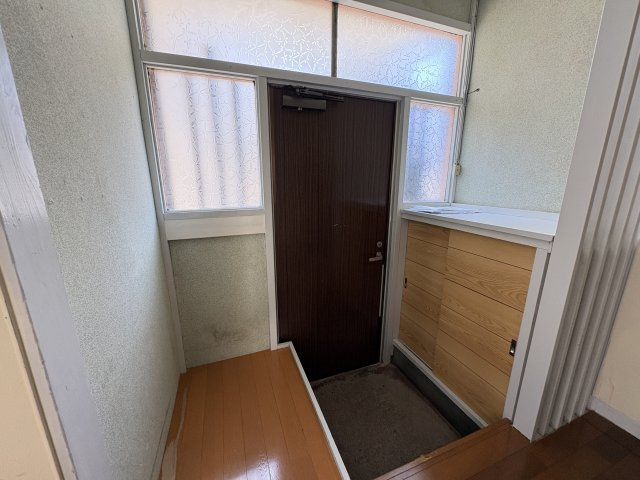 髙橋貸家の玄関