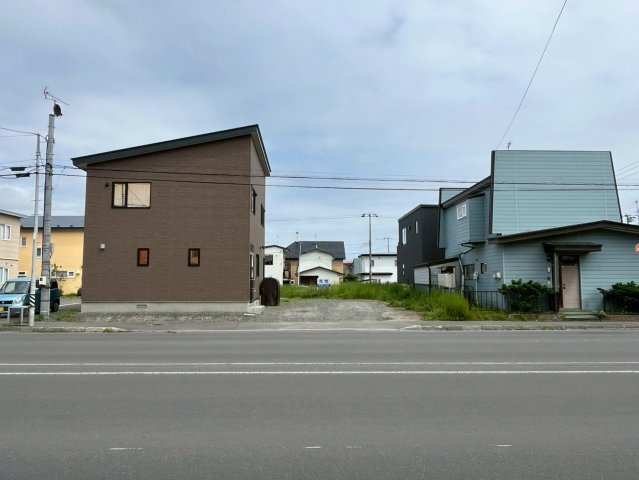 【建築条件付き】愛国東4丁目　売地の前面道路含む現地写真