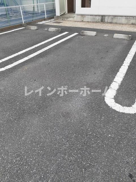 グランドライフＢ棟の駐車場
