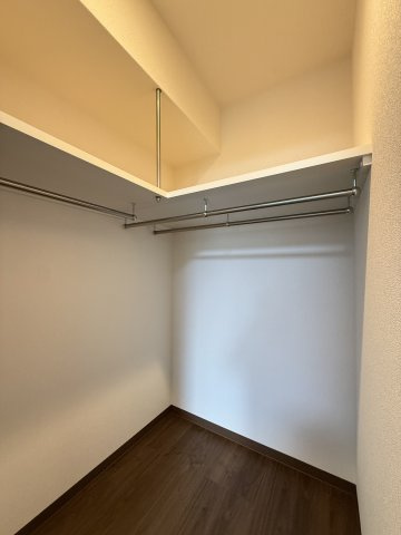 ロイヤルガーデン千舟町の収納|豊富な収納量のWICを活用することで、居住空間を最大限に有効活用できます。