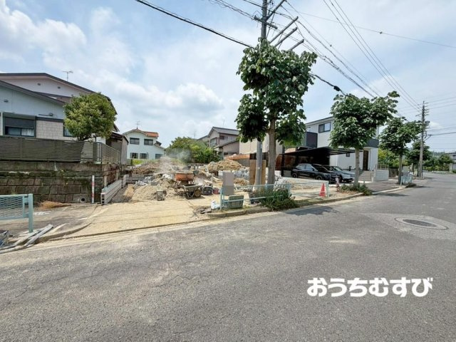 春日井市中央台第4(全2棟)の前面道路含む現地写真