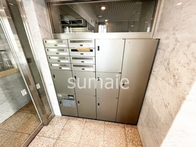 スターヒルズ浦和のその他共用部分|集合ポストと宅配ボックス完備