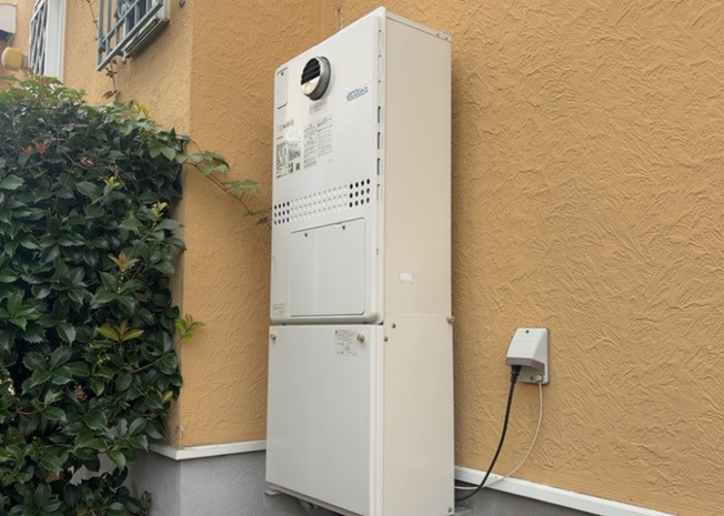 【発電・温水設備】 | 省エネ給湯器とは従来型の給湯器より熱効率が高く、少ない燃料でたくさんのお湯を沸かすことが出来る高効率な給湯器のことを指します。また、省エネ給湯器には種類があり、利便性や効果なども様々です。