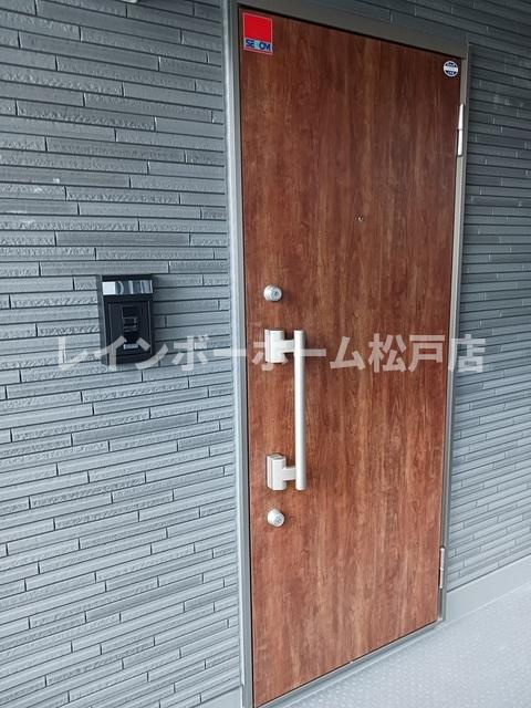 サードコートのエントランス|建物の内部です