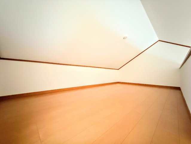 戸塚区戸塚町　中古戸建て　第7の収納|◆クローゼットに収まりきらない衣類や、クリスマスツリーや雛人形などの季節ものを収納する際に役立ちます！！