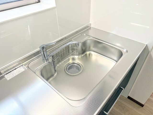 戸塚区戸塚町　中古戸建て　第7のキッチン|◆広々したキッチンシンク。洗い物が多い時にも快適にご利用いただけます。