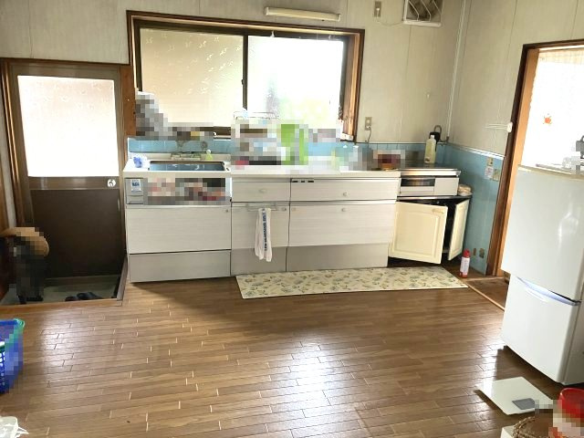 加陽　中古戸建　9DK+Sのキッチン