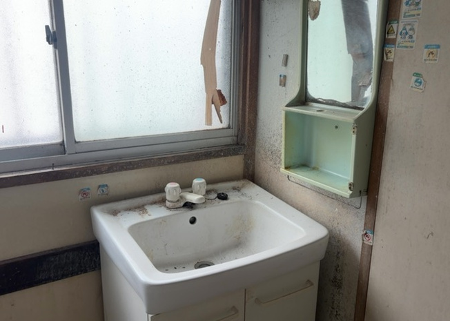 【独立洗面台】 | 洗面化粧台では顔を洗ったり、身だしなみを整えることが本来の使い方ですが、用途によっては洗面化粧台に求められる機能が違ってくるため、ご自身や家族のライフスタイルに合ったものを選ぶことをおすすめ致します。