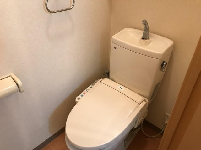 ムーンレジデンスのトイレ|シャワー付き暖房便座