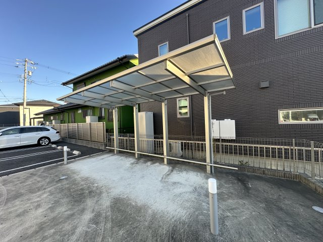 リヴェールの駐車場