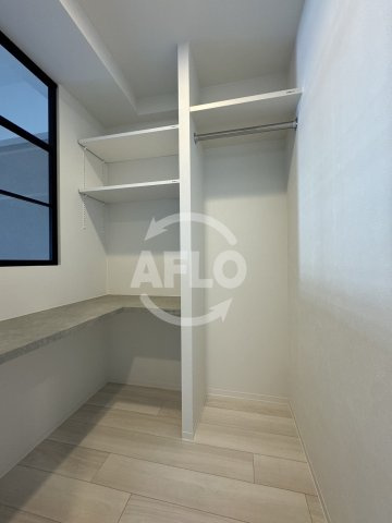 アーバネックス梅田中崎町Ⅱ　扇町小学校区の収納|アーバネックス梅田中崎町II　ウォークインクローゼット