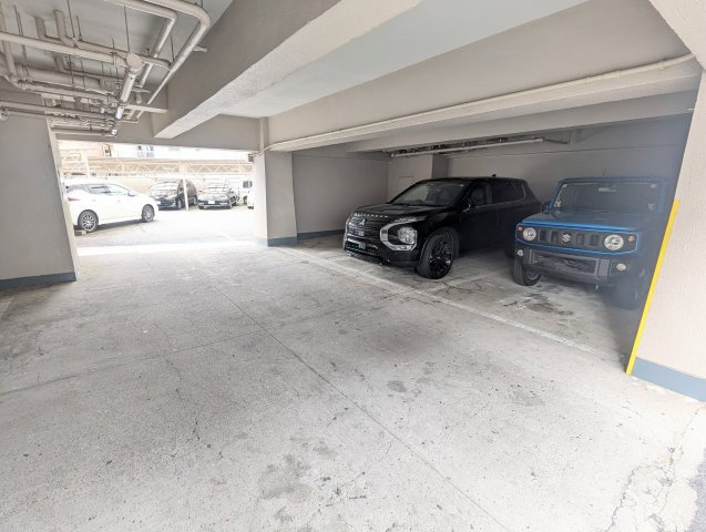 向島ハイツの駐車場