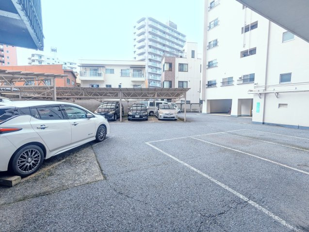 向島ハイツの駐車場