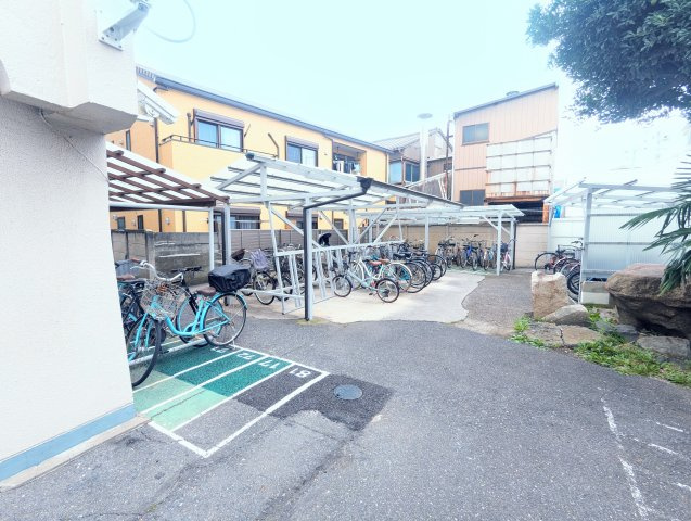 向島ハイツの駐輪場