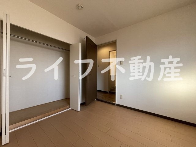 セピア辻井横小路の内装|明るい室内です