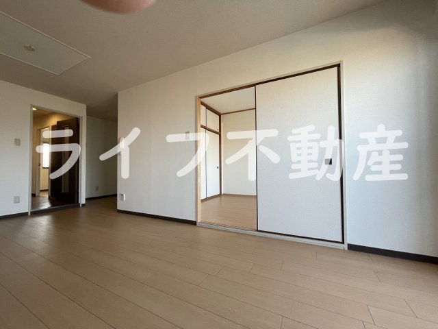 セピア辻井横小路の内装|明るい色調の室内です