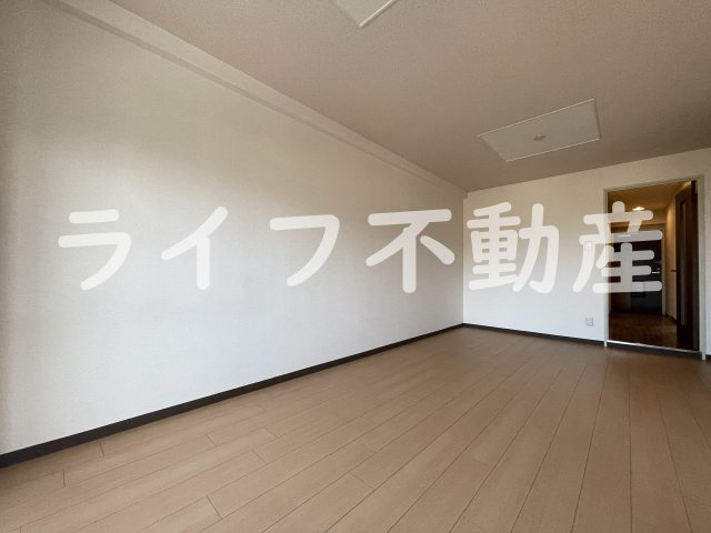 セピア辻井横小路の内装|明るい色調の室内です