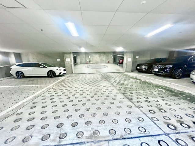 東急ドエル・プレステージ参宮橋の駐車場|現地写真

現地ご見学希望・資料請求などお気軽にお問い合わせ下さい！
03-5990-5201