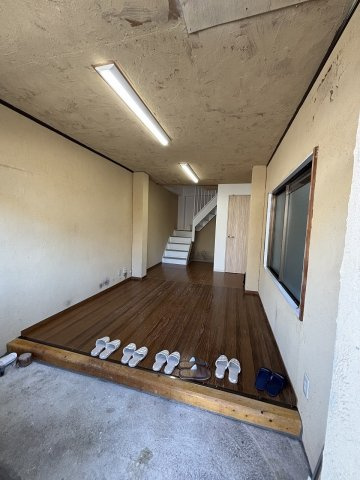 池田市栄本町戸建の玄関