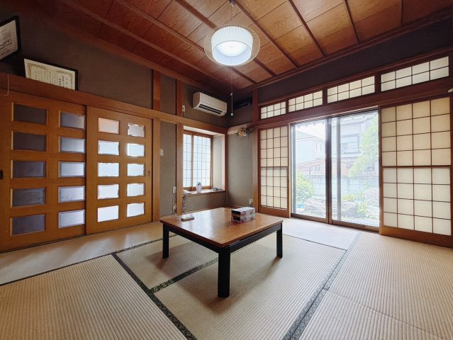 【中古戸建】深谷市上柴町東7丁目の和室|■和室｜和室を書斎にしたり、冬にはコタツを敷いて家族みんなで年越しをするのもいいですね。家族みんなのお気に入りの空間になります♪