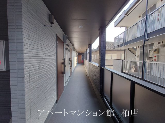 サードコートのロビー
