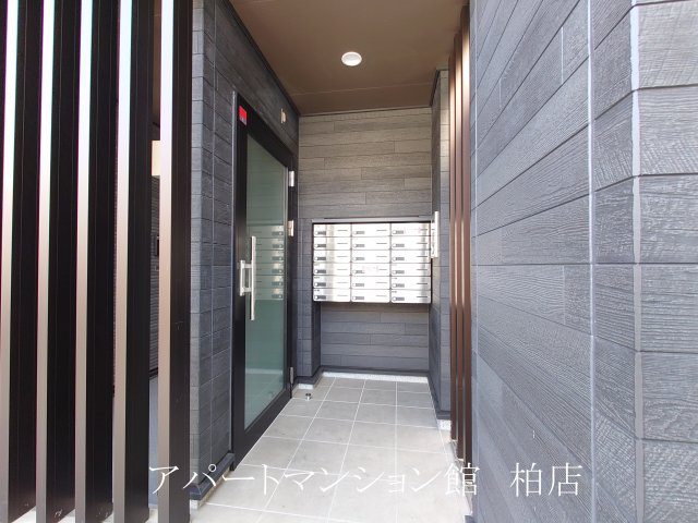 サードコートのエントランス
