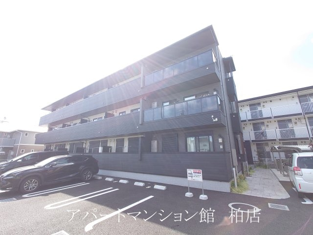 サードコートの外観