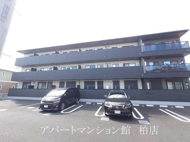サードコートの外観