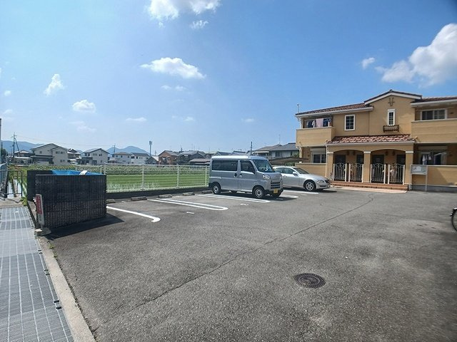 グランド　ソレイユ　Ａの駐車場