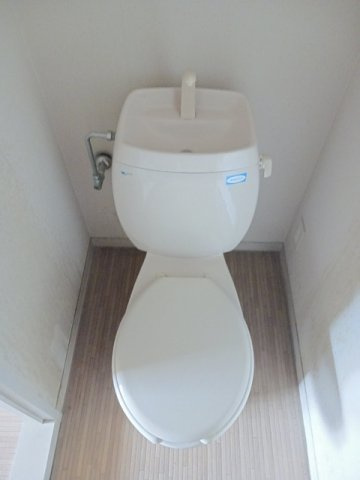 梨の木ハイツＢのトイレ|コンパクトで使いやすいトイレです