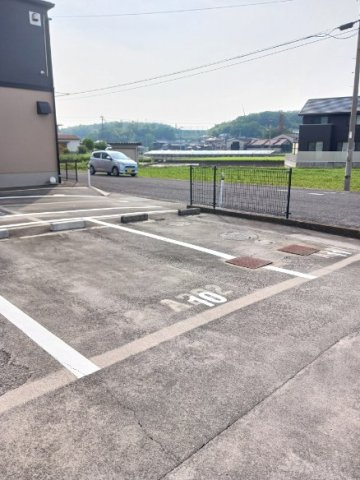 梨の木ハイツＢの駐車場|駐車場完備です