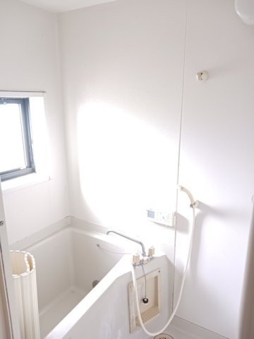 梨の木ハイツＢの浴室|コンパクトで使いやすいお風呂です