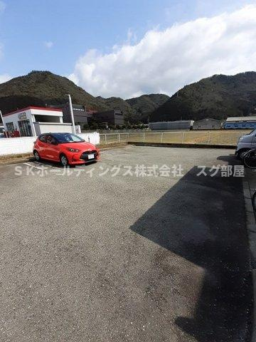 エテルノ・カーサの駐車場