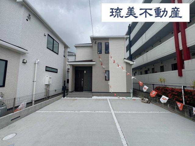 沖縄市東（全3棟）ラストC号棟の外観|C号棟　並列駐車2台完備♪