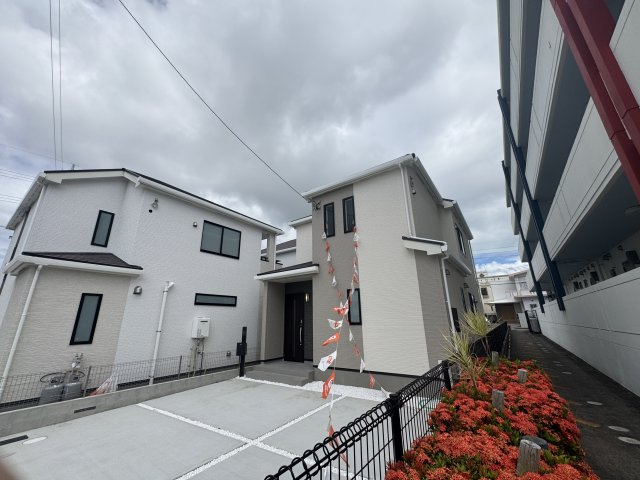 沖縄市東（全3棟）ラストC号棟の外観|C号棟　並列駐車2台完備♪