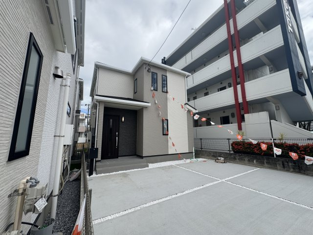 沖縄市東（全3棟）ラストC号棟の外観|C号棟　並列駐車2台完備♪